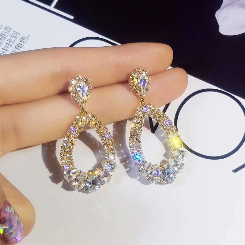S925 silver geometric rhinestone earrings female temperament Korean personality wild earrings Europeexaggerated long eardrop
S925 silver geometric rhinestone earrings female temperament Korean personality wild earrings Europeexaggerated long eardrop