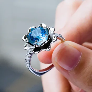 Huitan Luxury Solitaire Ring with Lotus Flower Design Sea Blue Cubic Zirconia Jewelry Fashion Cocktail Party Rings for Women
Huitan Luxury Solitaire Ring with Lotus Flower Design Sea Blue Cubic Zirconia Jewelry Fashion Cocktail Party Rings for Women