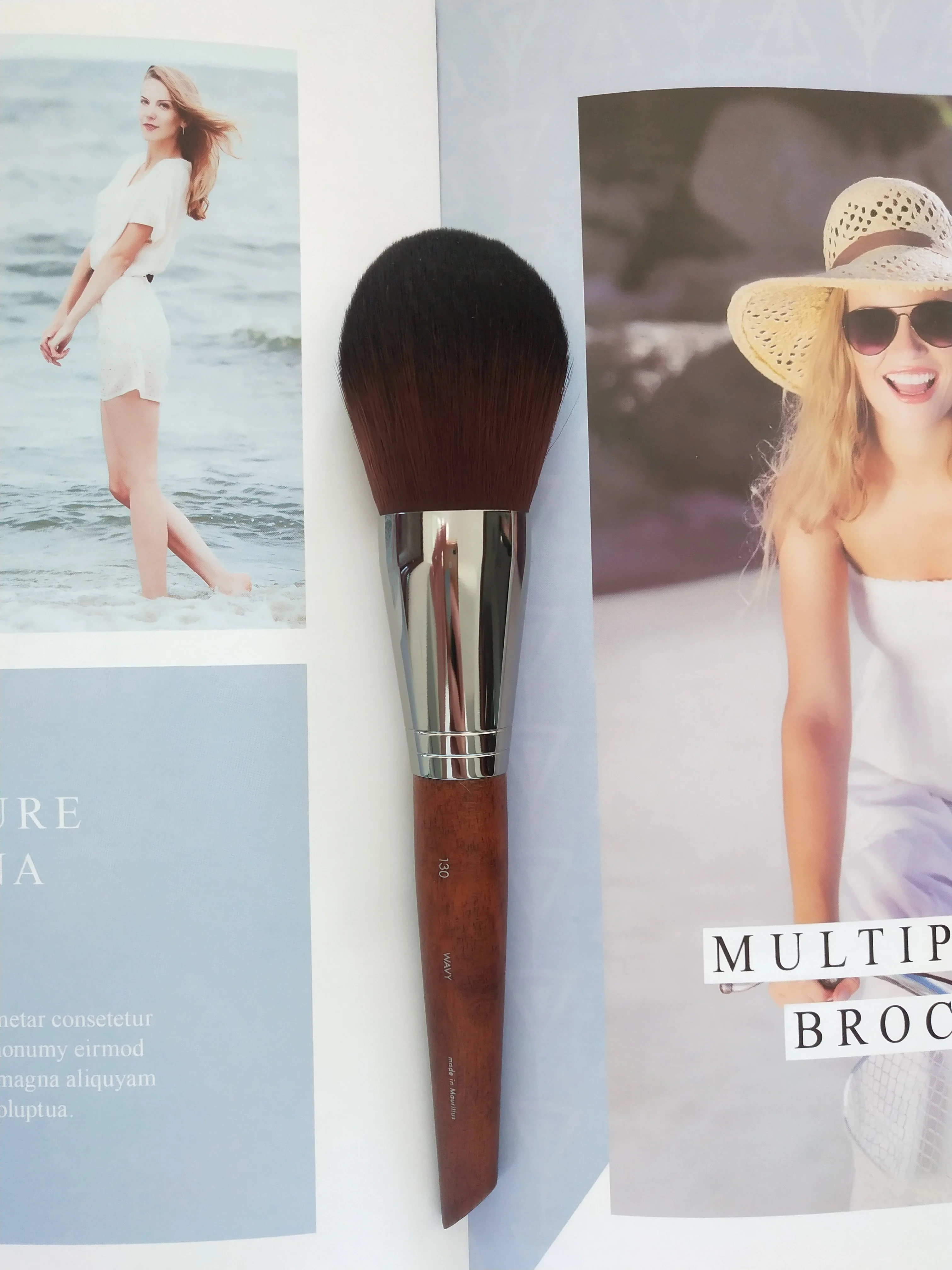 1 piece European retro extra large powder makeup brush high quality fiber hair honey powder mixed blush beauty tools
1 piece European retro extra large powder makeup brush high quality fiber hair honey powder mixed blush beauty tools