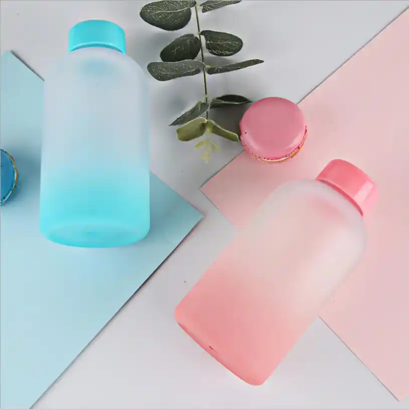 クリエイティブファッショングラデーションカラープラスチック漏れ水ボトルかわいい男性と女性の学生カップルの手のカップ Gooum