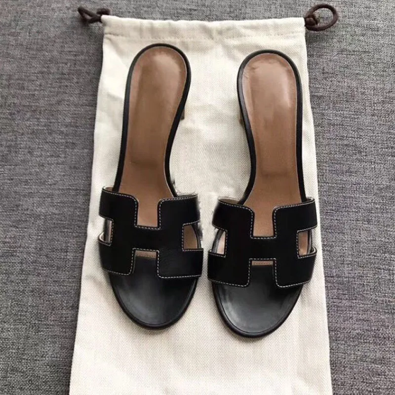 Luxury brand new thick heels slides outdoor indoor slip ons flip flops slippers cut out summer beach sandals Fashion women
Luxury brand new thick heels slides outdoor indoor slip ons flip flops slippers cut out summer beach sandals Fashion women
