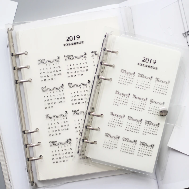 2019 Calendar A5 A6 6 Hole Hand PP Transparent Pad Book Loose-Leaf hand Account Notes
2019 Calendar A5 A6 6 Hole Hand PP Transparent Pad Book Loose-Leaf hand Account Notes