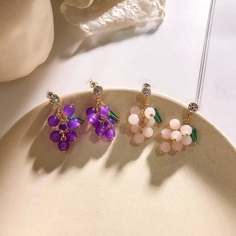 Dominated The new 2019 handmade beaded creative Resin grape bunches tassel temperament contracted long Women Drop earrings
Dominated The new 2019 handmade beaded creative Resin grape bunches tassel temperament contracted long Women Drop earrings