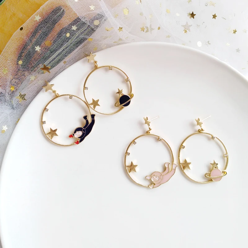 Creative wild metal texture simple geometric shape fun spaceman star series earrings For Women
Creative wild metal texture simple geometric shape fun spaceman star series earrings For Women