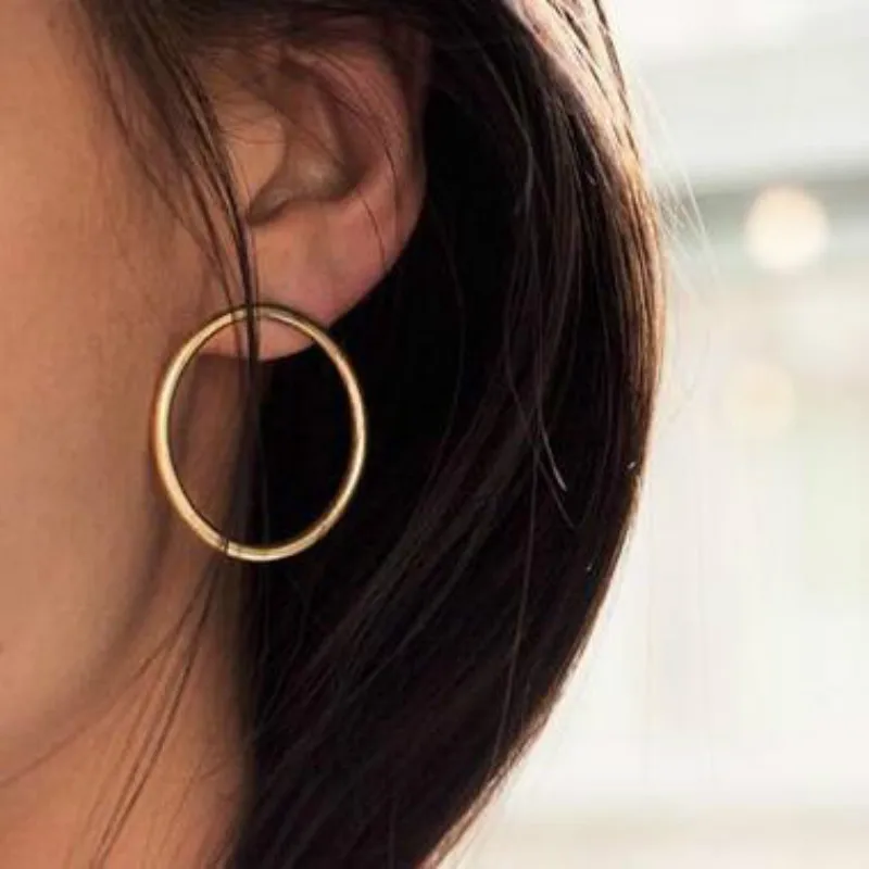 Korean version of the fashion simple wild copper cast surface circle earrings women's jewelry wholesale
Korean version of the fashion simple wild copper cast surface circle earrings women's jewelry wholesale