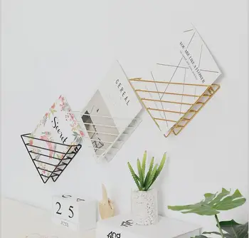 Nordic Style Triangle Bookshelf Metal Magazin Holder Wall Hang Flower Vase Rack Multi-use Metal Table Sundries Holder
Nordic Style Triangle Bookshelf Metal Magazin Holder Wall Hang Flower Vase Rack Multi-use Metal Table Sundries Holder
