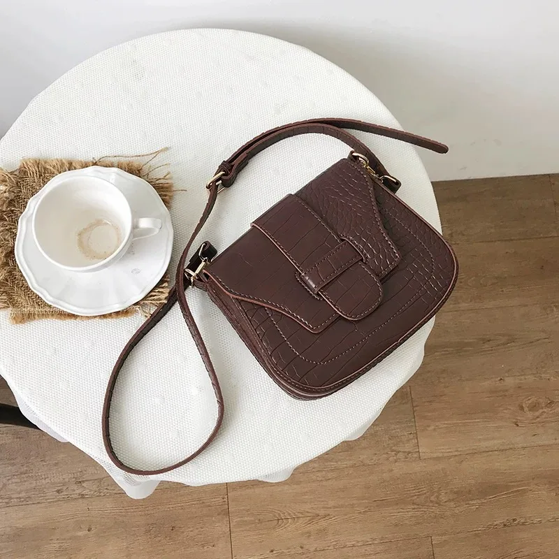 Crocodile Saddle Bag New Korean Version Retro Luxury Handbags Ladies Saddle PU Leather Messenger Bags Handbags For Girls
Crocodile Saddle Bag New Korean Version Retro Luxury Handbags Ladies Saddle PU Leather Messenger Bags Handbags For Girls