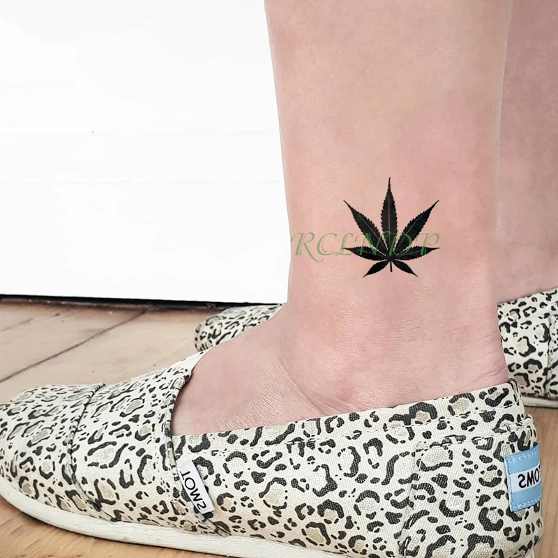 Waterproof Temporary Tattoo Sticker Black Maple leaf Tatto Flash Tatoo Fake Body Art Wrist foot hand Tatouage For Girl Women Men
Waterproof Temporary Tattoo Sticker Black Maple leaf Tatto Flash Tatoo Fake Body Art Wrist foot hand Tatouage For Girl Women Men