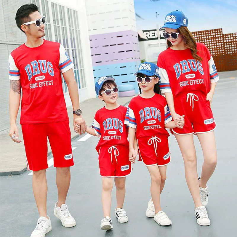 Parent-child short-sleeved T-shirt suit Summer 2018 Mother-daughter family outfit in a three-letter sportswear family Shorts
Parent-child short-sleeved T-shirt suit Summer 2018 Mother-daughter family outfit in a three-letter sportswear family Shorts