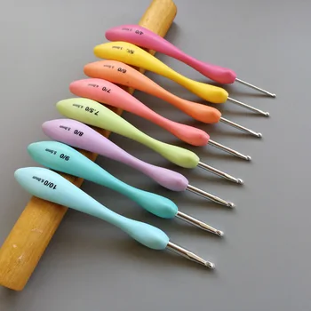 New 8Pcs 8 Colors Colorful Soft Plastic Handle Aluminum Weave Craft Crochet Hook Knitting Needles Set 2.5-6.0mm
New 8Pcs 8 Colors Colorful Soft Plastic Handle Aluminum Weave Craft Crochet Hook Knitting Needles Set 2.5-6.0mm