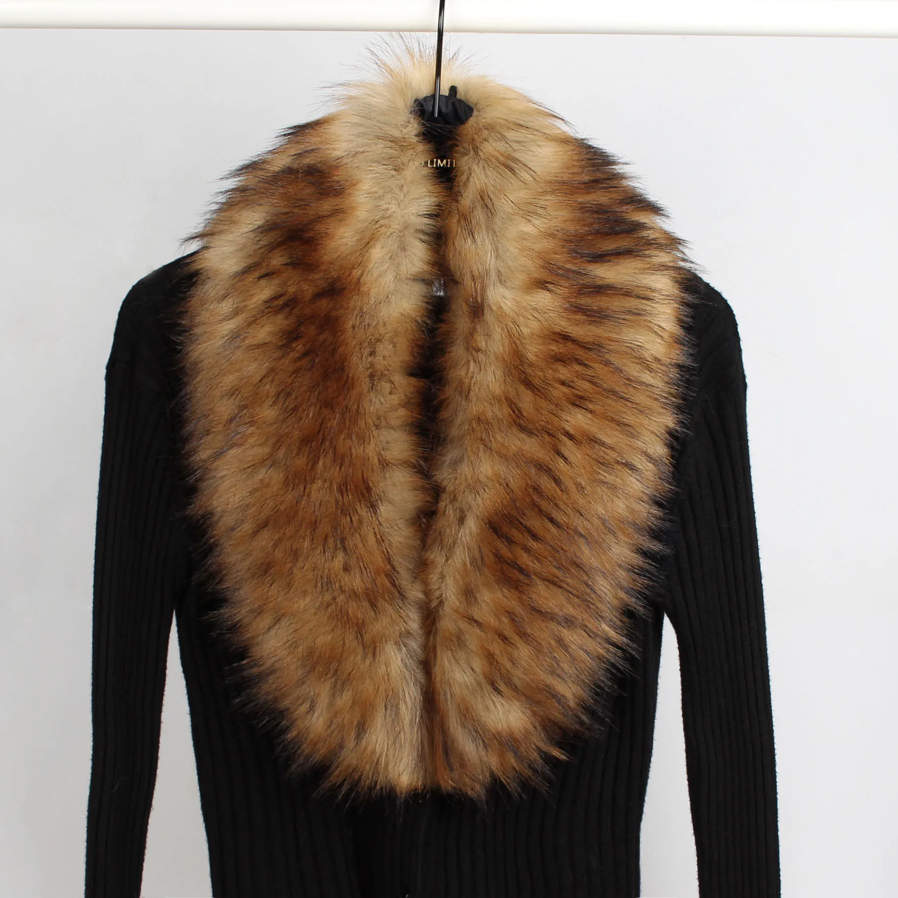 P0182 European and American spot fashion Winter Ring color wool scarf neck imitation fur shawl warm scarf Faux Fur Collar
P0182 European and American spot fashion Winter Ring color wool scarf neck imitation fur shawl warm scarf Faux Fur Collar
