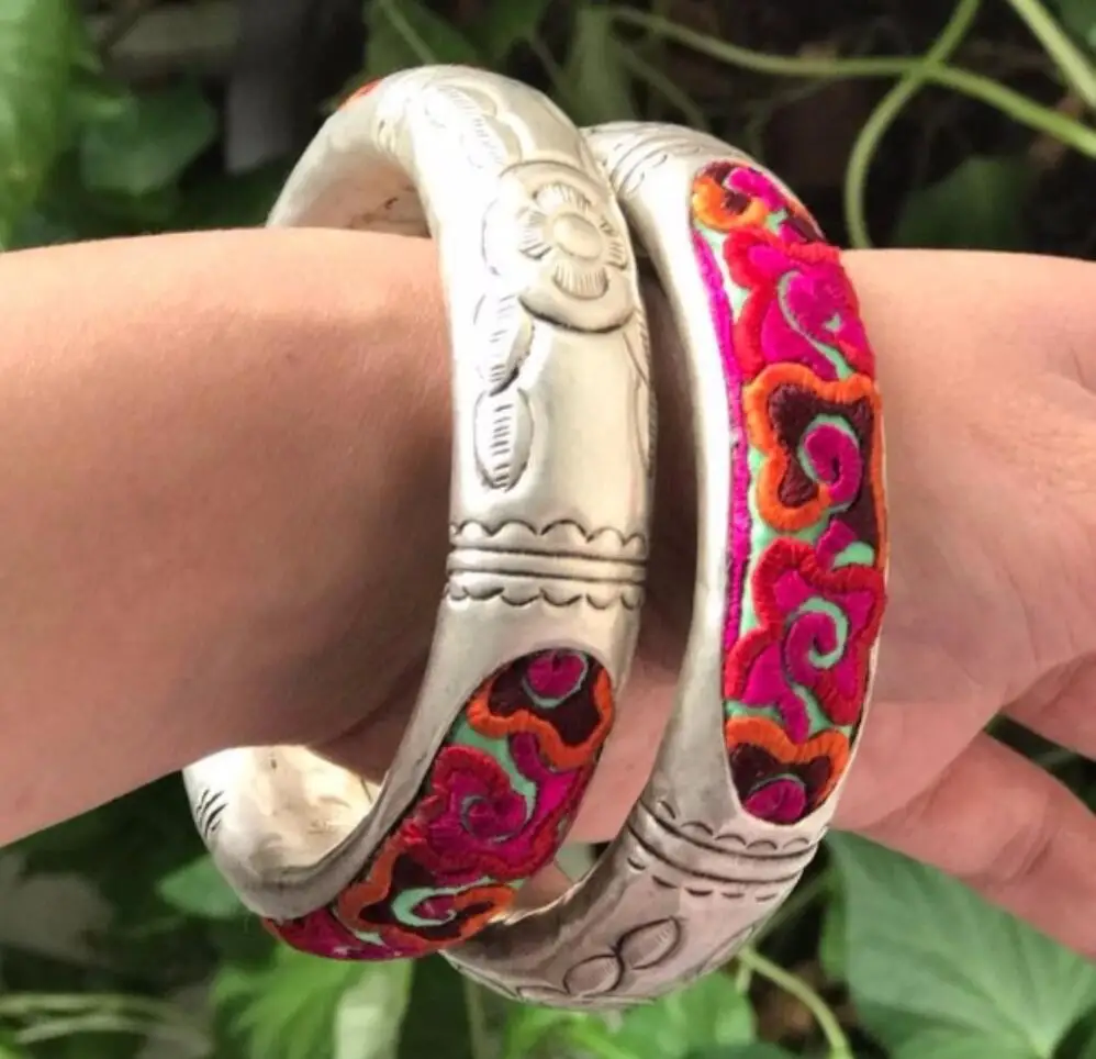 hot sell new - Wholesale -hot >> Handcrafted miao silver The old manual embroidery Miaoxiu embroidery jewelry bracelet
hot sell new - Wholesale -hot >> Handcrafted miao silver The old manual embroidery Miaoxiu embroidery jewelry bracelet