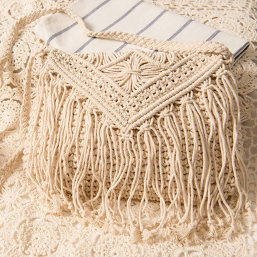 Simple fringed messenger bag college wind retro shoulder bag summer travel holiday beach bag
Simple fringed messenger bag college wind retro shoulder bag summer travel holiday beach bag
