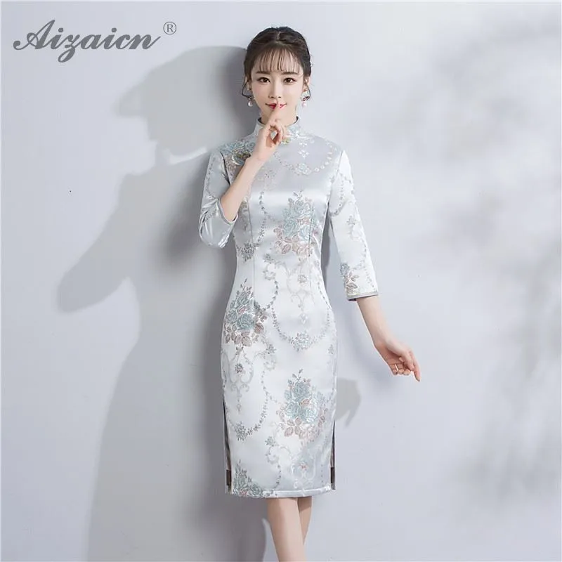 Summer Femme Embroidery Cheongsam China Modern Elegant Long Qi Pao Women Traditional Chinese Daily Dress Qipao Robe Orientale
Summer Femme Embroidery Cheongsam China Modern Elegant Long Qi Pao Women Traditional Chinese Daily Dress Qipao Robe Orientale