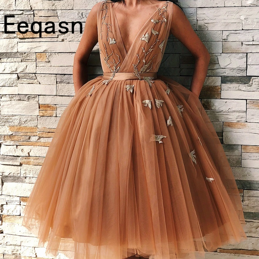 Cheap V Neck Cocktail Dresses Lace Applique Ball Gown Soft Tulle Prom Party Gowns Homecoming 2019 Plus Size vestido coctel
Cheap V Neck Cocktail Dresses Lace Applique Ball Gown Soft Tulle Prom Party Gowns Homecoming 2019 Plus Size vestido coctel