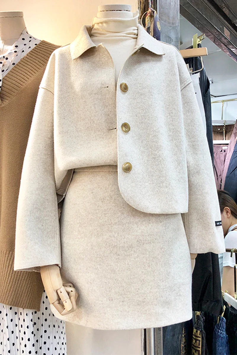 JSXDHK New Autumn Winter Skirt Suits Women Woollen Tweed Single Breasted Turn Down Collar Jacket Coat + Shrot High Waist Suits
JSXDHK New Autumn Winter Skirt Suits Women Woollen Tweed Single Breasted Turn Down Collar Jacket Coat + Shrot High Waist Suits