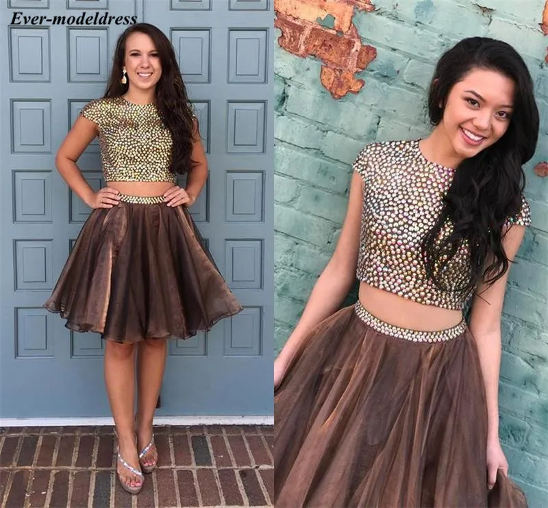 Luxury Two Pieces 2019 Graduation Dresses O-Neck Cap Sleeves Beaded Sparkly Homecoming Dresses Short For Girls Party Gowns Abiye
Luxury Two Pieces 2019 Graduation Dresses O-Neck Cap Sleeves Beaded Sparkly Homecoming Dresses Short For Girls Party Gowns Abiye