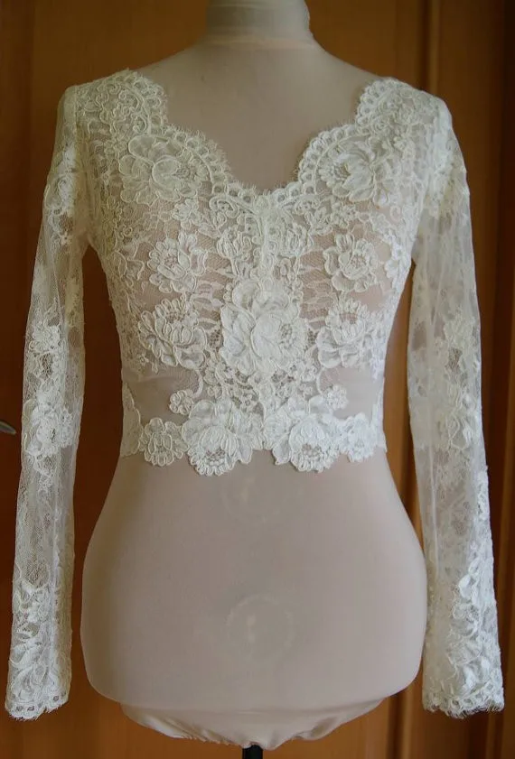2016 Cheap White V neck long sleeves short lace Wedding Jackets with pearls buttons back
2016 Cheap White V neck long sleeves short lace Wedding Jackets with pearls buttons back