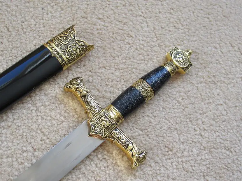 S0062 MINIATURE GOLD BILBLICAL MEDIEVAL KING SOLOMON ISRAEL SWORD KNIFE W/ SHEATH 15.8"
S0062 MINIATURE GOLD BILBLICAL MEDIEVAL KING SOLOMON ISRAEL SWORD KNIFE W/ SHEATH 15.8"