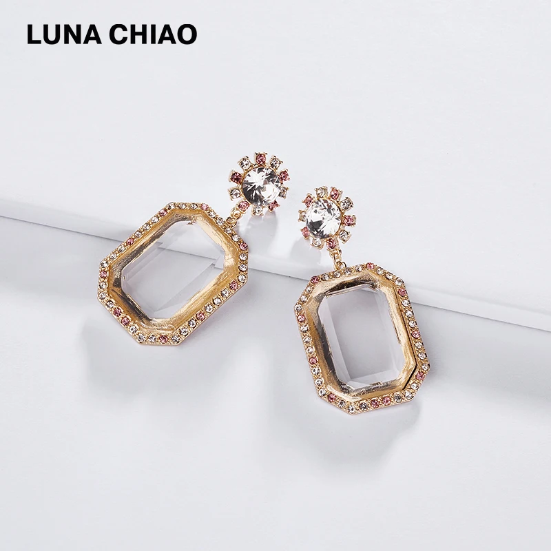 LUNA CHIAO 2019 New Trendy Crystal Transparent Acrylic Clear Resin Stone Statement Earrings for Women
LUNA CHIAO 2019 New Trendy Crystal Transparent Acrylic Clear Resin Stone Statement Earrings for Women
