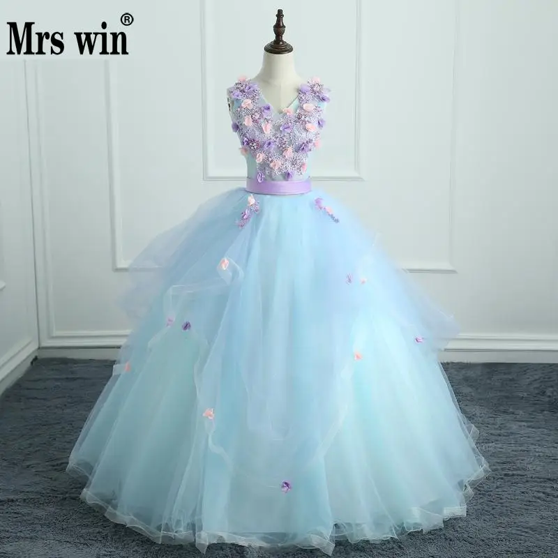 Dressy Dresses For Girls 2018 Handmade Embroidery Flowers Debutante Gowns Peals Butterfly V-neck Ball Gown Quinceanera Dresses
Dressy Dresses For Girls 2018 Handmade Embroidery Flowers Debutante Gowns Peals Butterfly V-neck Ball Gown Quinceanera Dresses