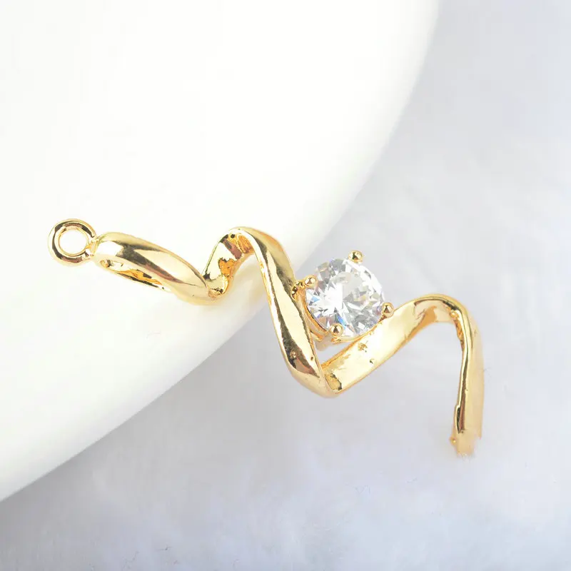 6PCS 32*11MM 24K Gold Color Brass with Zircon 2 Holes Snake Charms Pendants High Quality Diy Jewelry Findings Accessories
6PCS 32*11MM 24K Gold Color Brass with Zircon 2 Holes Snake Charms Pendants High Quality Diy Jewelry Findings Accessories