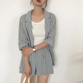 Summer 2 Pieces Set Striped Tracksuit Single Button Blazer Jacket & Elastic Hot Shorts Suits 2019 Casual Women Pant Suits
Summer 2 Pieces Set Striped Tracksuit Single Button Blazer Jacket & Elastic Hot Shorts Suits 2019 Casual Women Pant Suits
