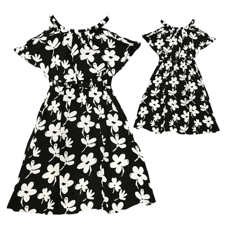 Mom and Me Clothes Summer Mother Daughter Dresses Family Matching Outfits Look Bohemian Floral Beach Dress Women Baby Costumes
Mom and Me Clothes Summer Mother Daughter Dresses Family Matching Outfits Look Bohemian Floral Beach Dress Women Baby Costumes