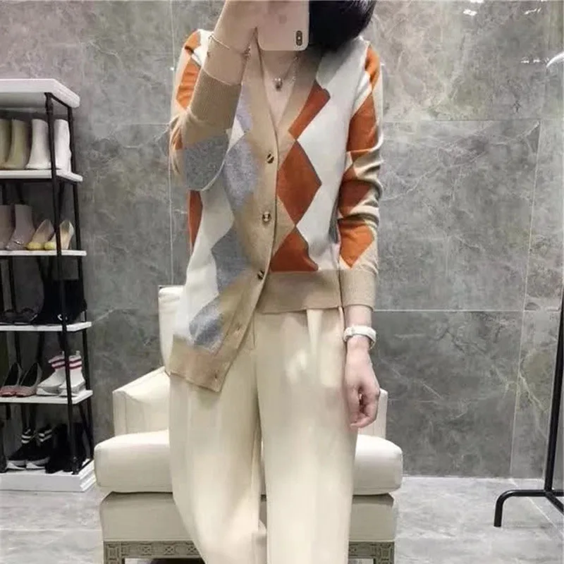 19 Spring new cashmere sweater sweater asymmetrical diamond coat female fashion cardigan female wool knitted short coat tide
19 Spring new cashmere sweater sweater asymmetrical diamond coat female fashion cardigan female wool knitted short coat tide