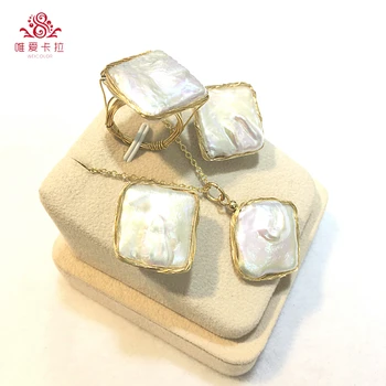 WEICOLOR Newest Design! Fashionable Square Shaped Freshwater Pearl Set Mixed With 14G Light Yellow Gold Color Metal.
WEICOLOR Newest Design! Fashionable Square Shaped Freshwater Pearl Set Mixed With 14G Light Yellow Gold Color Metal.