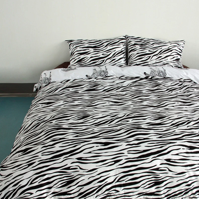 Quilt Cover & Pillow Case Set w/ Print Black & White