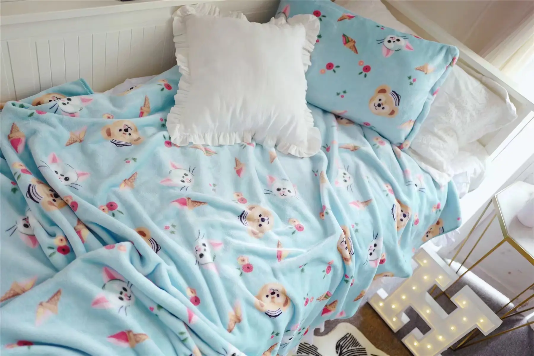 Warm and Soft Flange Velvet Sheet Lunch Cover Blanket Duffy Bear Bedspreads Flat Sheet Throwing Blankets
Warm and Soft Flange Velvet Sheet Lunch Cover Blanket Duffy Bear Bedspreads Flat Sheet Throwing Blankets