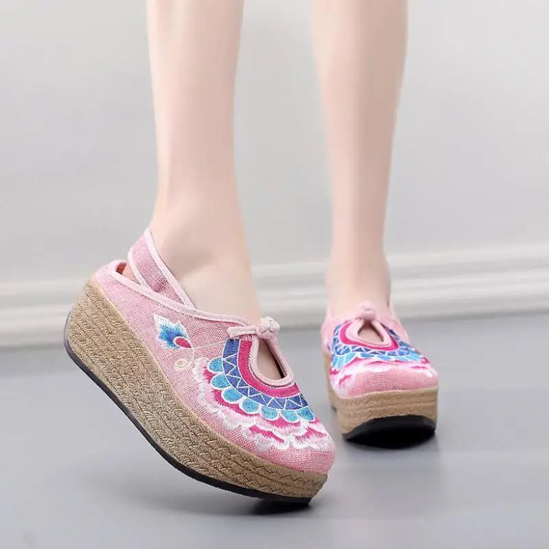 New 2019 Thickened Bottom Button Peony Individual Embroidery Ethnic Women's Shoes Old Beijing Cloth Summer Wedges Sandals
New 2019 Thickened Bottom Button Peony Individual Embroidery Ethnic Women's Shoes Old Beijing Cloth Summer Wedges Sandals