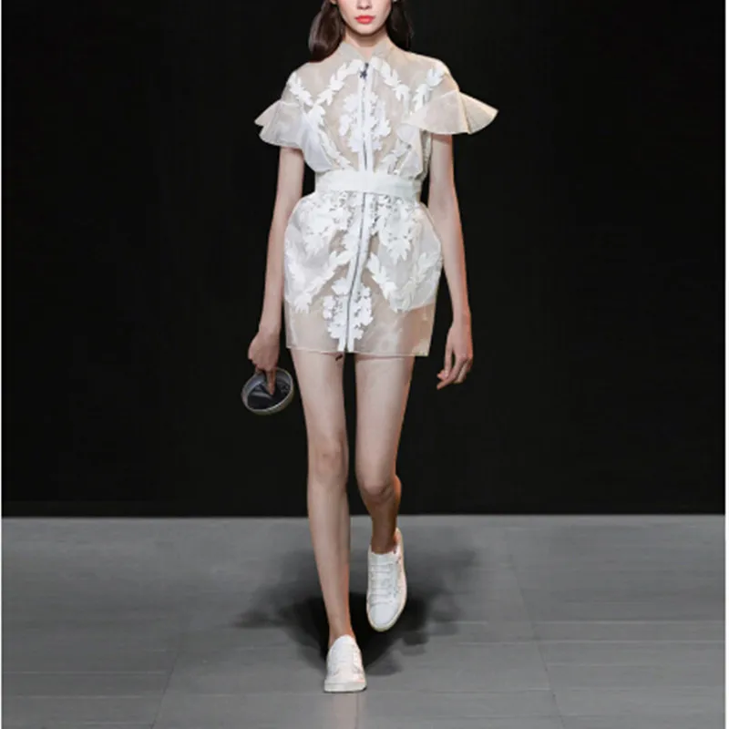 2019 Lady High Quality Runway Designer Dress Stand Collar Butterfly Sleeve embroidery Lace Organza Patchwork Women Summer Dress
2019 Lady High Quality Runway Designer Dress Stand Collar Butterfly Sleeve embroidery Lace Organza Patchwork Women Summer Dress
