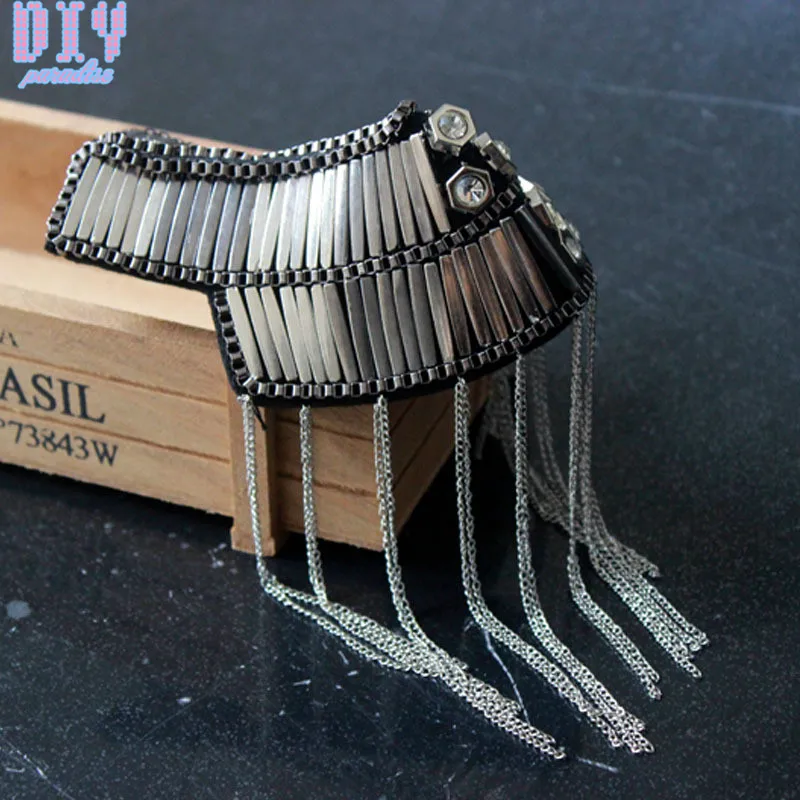 2pcs New Fashion Drill beads Tassel Chain Shoulder Board Badges Fabric Metal Epaulette Military Pin on Brooch Medal
2pcs New Fashion Drill beads Tassel Chain Shoulder Board Badges Fabric Metal Epaulette Military Pin on Brooch Medal