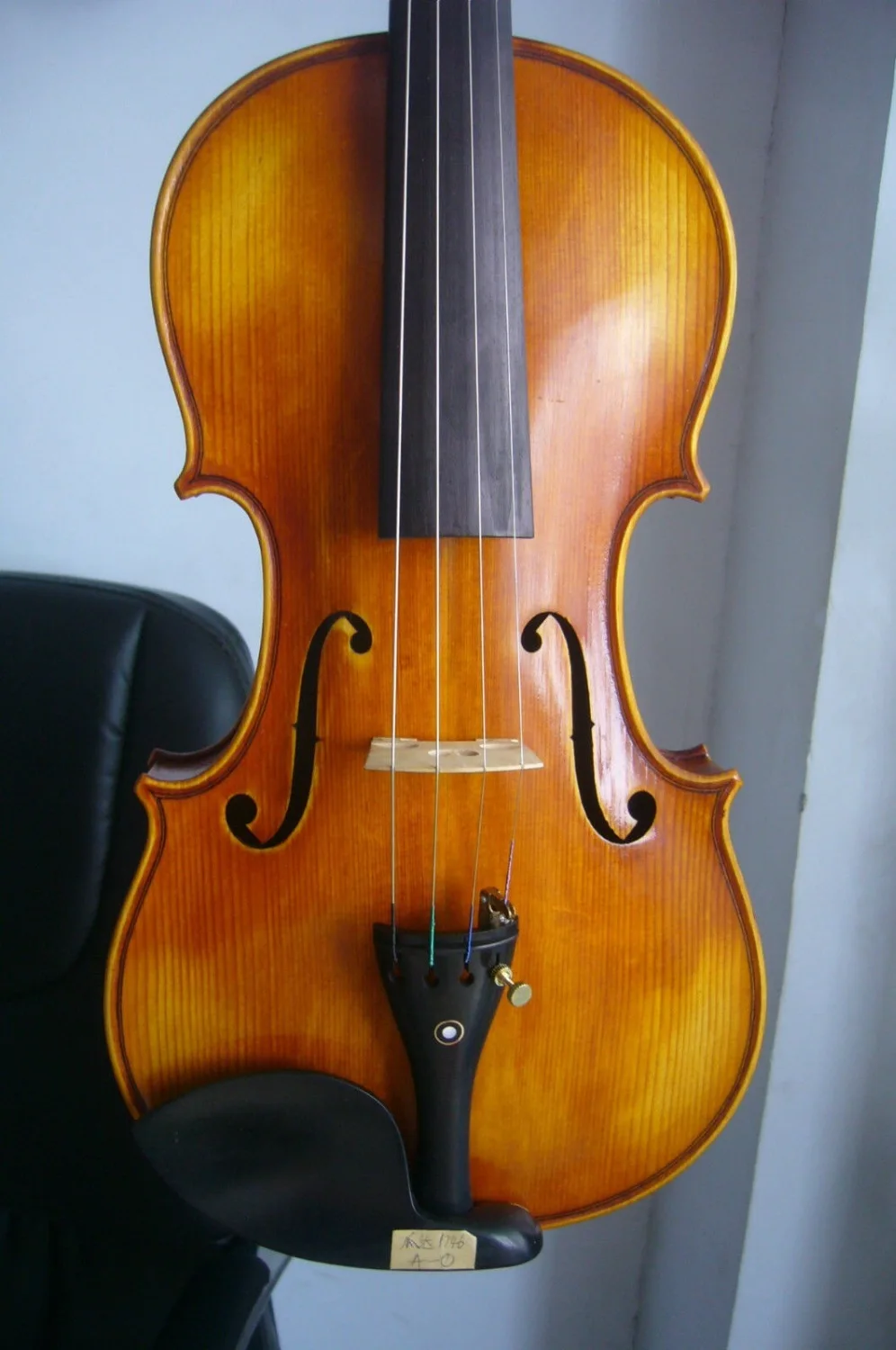 Master 4/4 violin copy of " Guadagnini 1746 " antique old style nice sound violin
Master 4/4 violin copy of " Guadagnini 1746 " antique old style nice sound violin