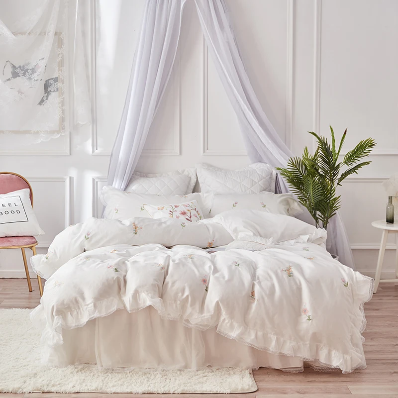 white luxury Lace Ruffle Embroidery 60S Egyptian cotton Bedding Set Duvet Cover Bed Linen Bed sheet Bed Skirt Pillowcases 4pcs
white luxury Lace Ruffle Embroidery 60S Egyptian cotton Bedding Set Duvet Cover Bed Linen Bed sheet Bed Skirt Pillowcases 4pcs