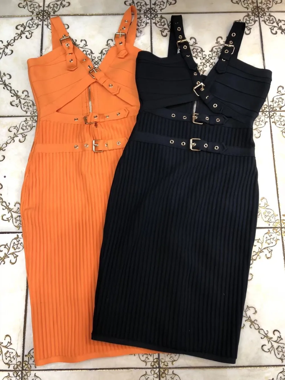 2018 New Orange Black Metal v neck Sleeveless cut out Women Spaghetti Strap Celebrity evening party Bandage Vestidos dresses
2018 New Orange Black Metal v neck Sleeveless cut out Women Spaghetti Strap Celebrity evening party Bandage Vestidos dresses