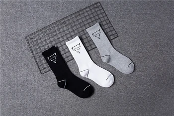 Hip-hop Socks Men Triangle Skateboard Creative Hip Hop Striped Letter Print Screw Socks Triangle Sock
Hip-hop Socks Men Triangle Skateboard Creative Hip Hop Striped Letter Print Screw Socks Triangle Sock