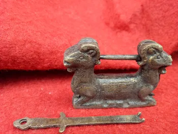 Collection of ancient Chinese building locks, drawer locks, double headed sheep bronze sculpture
Collection of ancient Chinese building locks, drawer locks, double headed sheep bronze sculpture
