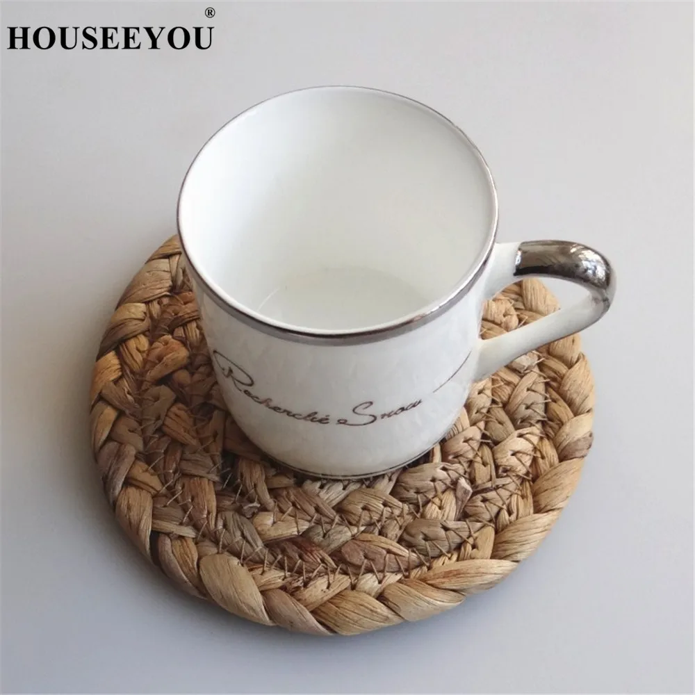 HOUSEEYOU Rattan Placemats Straw Cup Coasters Dining Table Mat Heat Insulation Pot Holder Wicker Drink Coaster Kitchen Decor
HOUSEEYOU Rattan Placemats Straw Cup Coasters Dining Table Mat Heat Insulation Pot Holder Wicker Drink Coaster Kitchen Decor