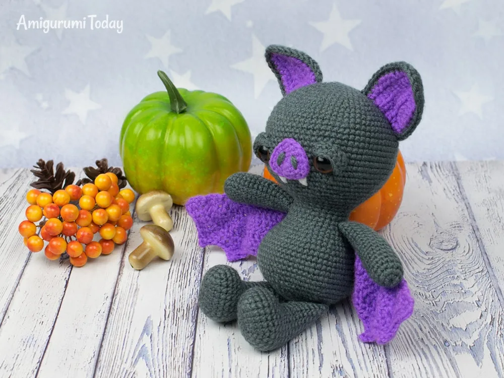 Dreamy-Bat-Amigurumi-Halloween-crochet-pattern