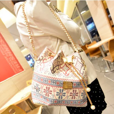 New fashion Korean chain canvas printing single shoulder slant span female bag Pearl bucket chain pack
New fashion Korean chain canvas printing single shoulder slant span female bag Pearl bucket chain pack
