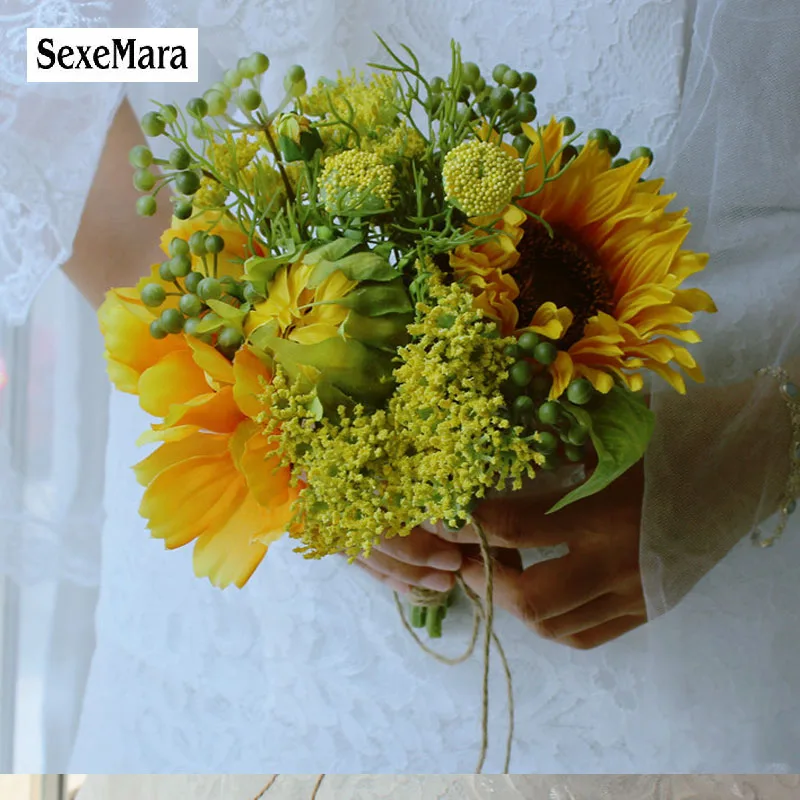 Yellow sunflower holding flowers / wedding bouquet / bride bridesmaid hand flower forest wedding wedding photo holding bouquet
Yellow sunflower holding flowers / wedding bouquet / bride bridesmaid hand flower forest wedding wedding photo holding bouquet