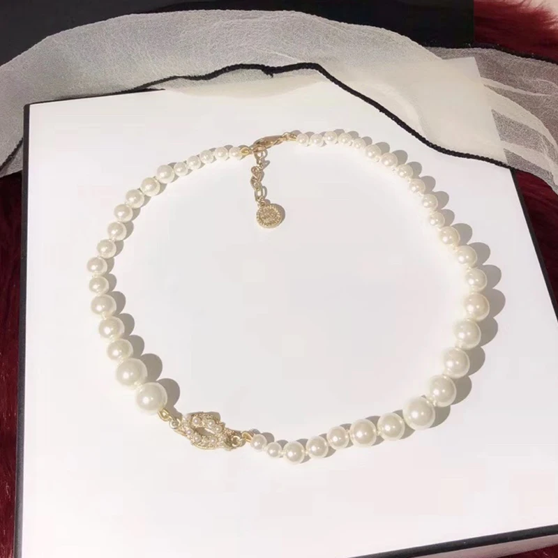 Brand Fashion Jewelry For Women Simulated-pearl Neckalce Light Gold Color C Letter Pendants Big Pearls Necklace Sweater Chain
Brand Fashion Jewelry For Women Simulated-pearl Neckalce Light Gold Color C Letter Pendants Big Pearls Necklace Sweater Chain