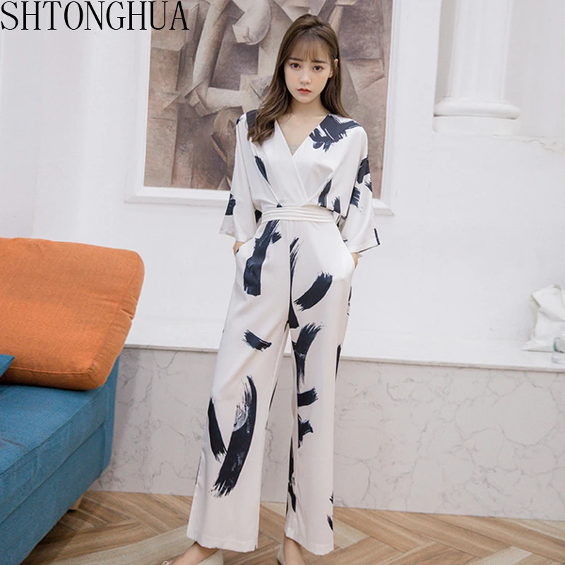 SHTONGHUA 2019 New Summer Women's fashion V Neck Slim Ink Printing Long Jumpers Wide legged pants Chiffon Jumpsuit Rompers
SHTONGHUA 2019 New Summer Women's fashion V Neck Slim Ink Printing Long Jumpers Wide legged pants Chiffon Jumpsuit Rompers