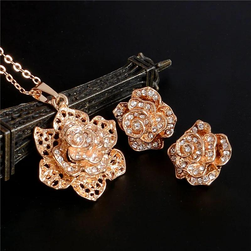 Elegant Cheap Flower Rose Necklace Earrings Set Dubai Golden Crystal Jewelry Sets Hollow Out Necklace Stud Earrings for Women
Elegant Cheap Flower Rose Necklace Earrings Set Dubai Golden Crystal Jewelry Sets Hollow Out Necklace Stud Earrings for Women