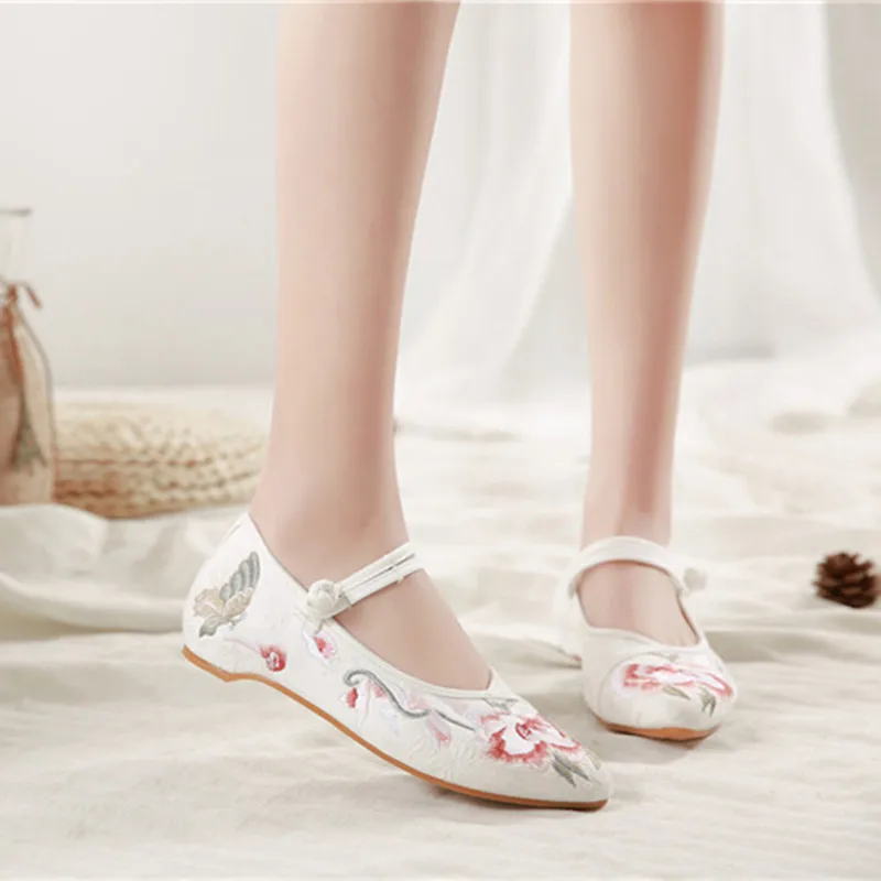 Vintage Women Spring Flats Cotton Fabric Butterfly Floral Embroidery Shoes Ladies Shallow Pointed Toe Dance Ballet Flat Shoes
Vintage Women Spring Flats Cotton Fabric Butterfly Floral Embroidery Shoes Ladies Shallow Pointed Toe Dance Ballet Flat Shoes