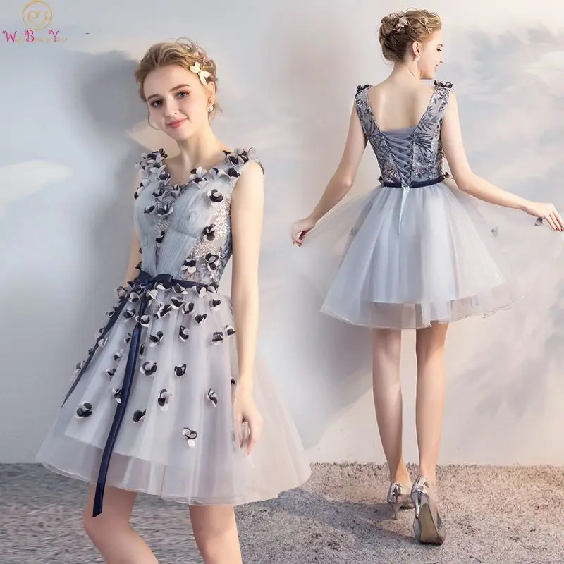 Stunning Short Blue Ball Gown Prom Dress 2019 Women Elegant V Neck Above Knee Light Blue Appliques Sleeveless Formal Party Gowns
Stunning Short Blue Ball Gown Prom Dress 2019 Women Elegant V Neck Above Knee Light Blue Appliques Sleeveless Formal Party Gowns