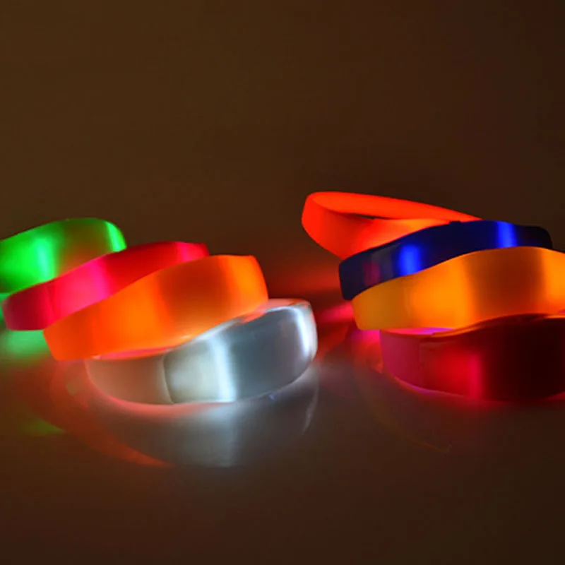 Hot Sale Led Light Sound Control Bracelet Bangle Silicone Flashing Bracelet Outdoor Sport Camping Running Safety Survival Tools
Hot Sale Led Light Sound Control Bracelet Bangle Silicone Flashing Bracelet Outdoor Sport Camping Running Safety Survival Tools